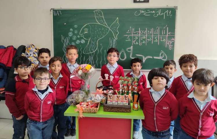 جشن نشانه (ه) (رایان ) درکلاس برگزار شد . 4