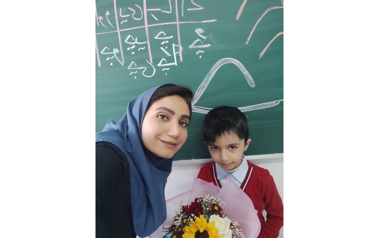 جشن نشانه ( چ) درس چراگاه فارسی درکلاس برگزار شد. 2