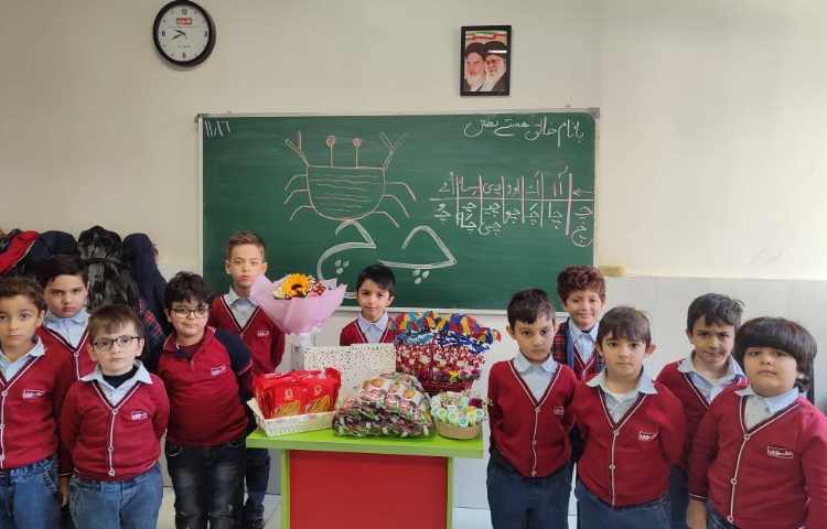 جشن نشانه ( چ) درس چراگاه فارسی درکلاس برگزار شد. 5