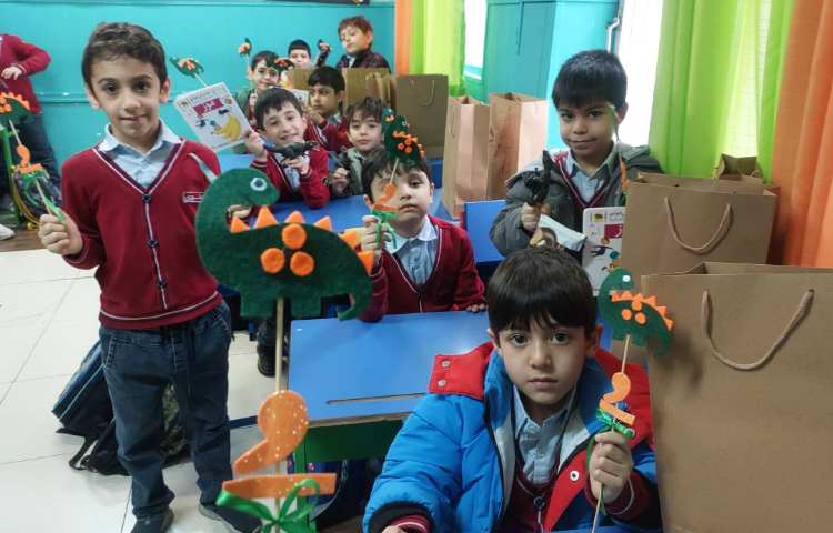 جشن نشانه ی ُ استثنا توسط آقای مارتیا مختاری 4