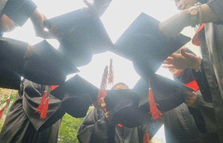 جشن پایان تحصیلی مبارک باد. 10