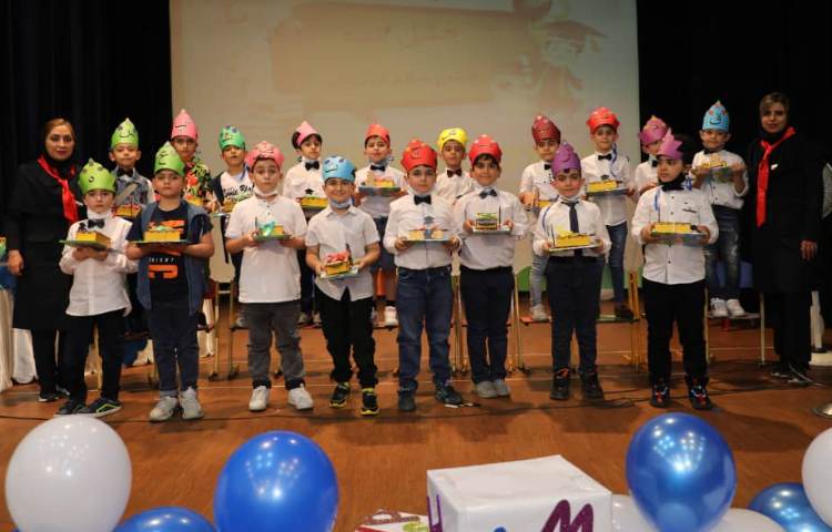 جشن پایان سال تحصیلی پایه های پیش دبستان و اول 5