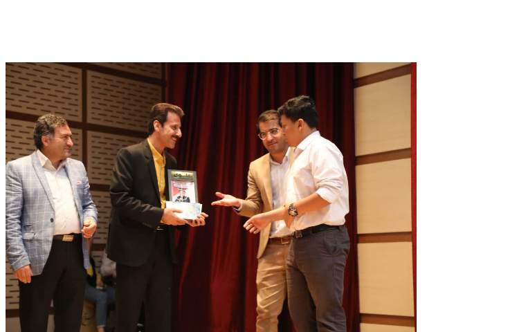 جشن پایان سال زبان 4