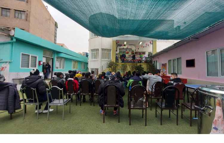 جشن یلدا در یک روز بارانی و زیبا 1