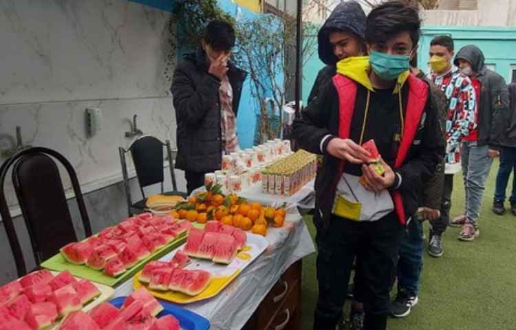 جشن یلدا در یک روز بارانی و زیبا 12