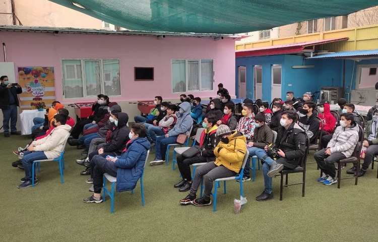 جشن یلدا در یک روز بارانی و زیبا 3