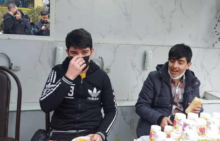 جشن یلدا در یک روز بارانی و زیبا 5