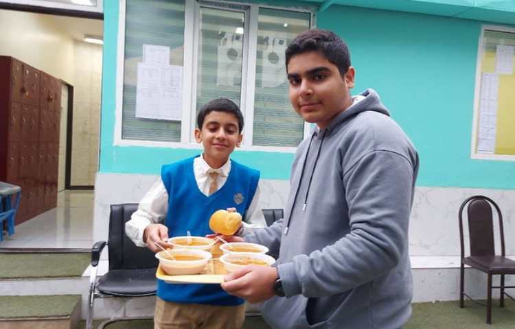 جشن یلدا در یک روز بارانی و زیبا 6