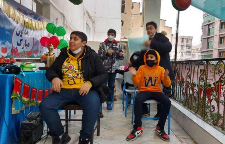 جشن یلدا در یک روز بارانی و زیبا 7