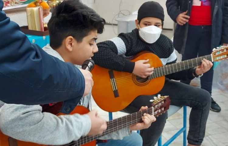 جشن یلدا در یک روز بارانی و زیبا 9