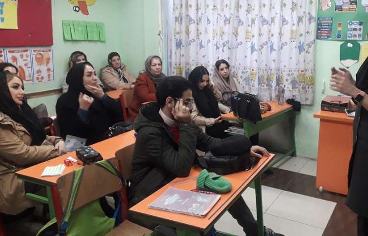 جلسات اولیا دانش آموزان دبستان علوی 4