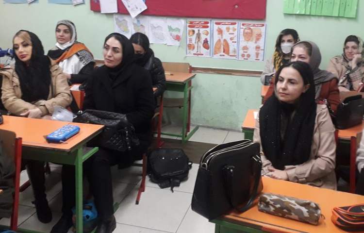 جلسات اولیا دانش آموزان دبستان علوی 5