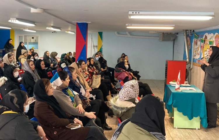 :جلسات دانش افزایی اولیا با حضور سرکار خانم رنج بردار با موضوع کنترل هیجانات منفی 1