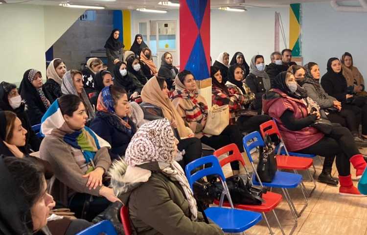 :جلسات دانش افزایی اولیا با حضور سرکار خانم رنج بردار با موضوع کنترل هیجانات منفی 2