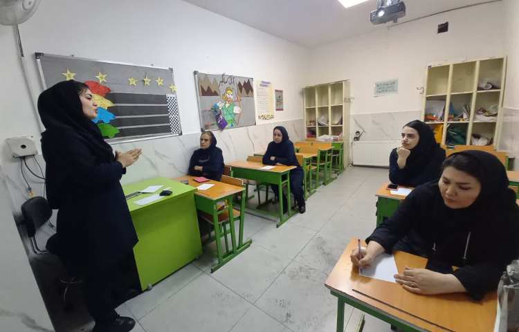 جلسات شورای هم پایه ها با محوریت ساخت محتوای در هوش مصنوعی 2