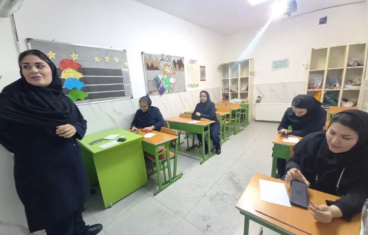 جلسات شورای هم پایه ها با محوریت ساخت محتوای در هوش مصنوعی