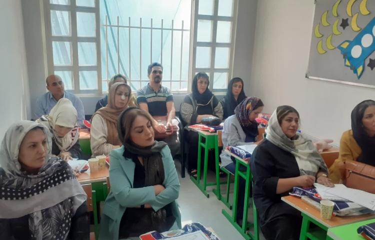 جلسات معارفه آموزگاران با والدین 8