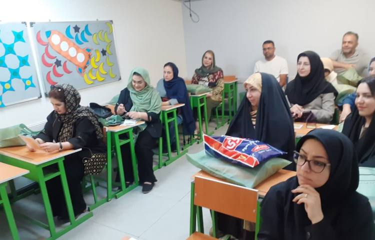 جلسات معارفه آموزگاران با والدین