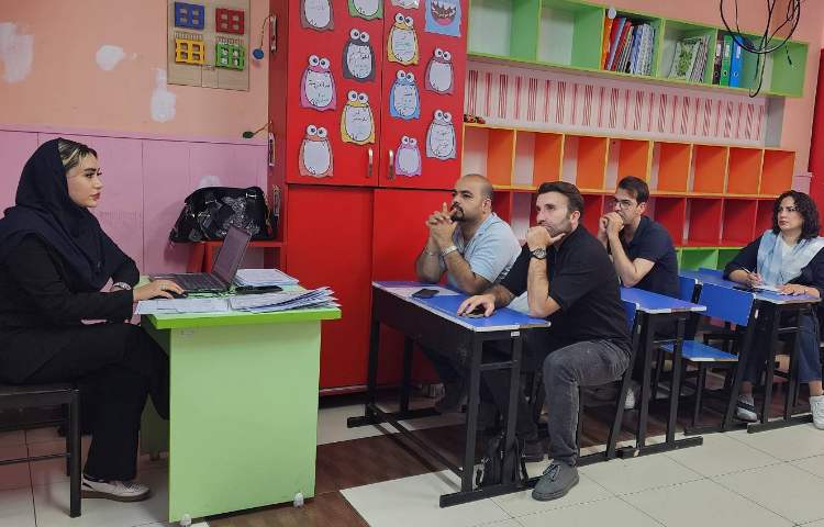 جلسات معارفه ویژه ی پایه های پیش تا سوم با حضور اولیا محترم و آموزگاران گرامی 5