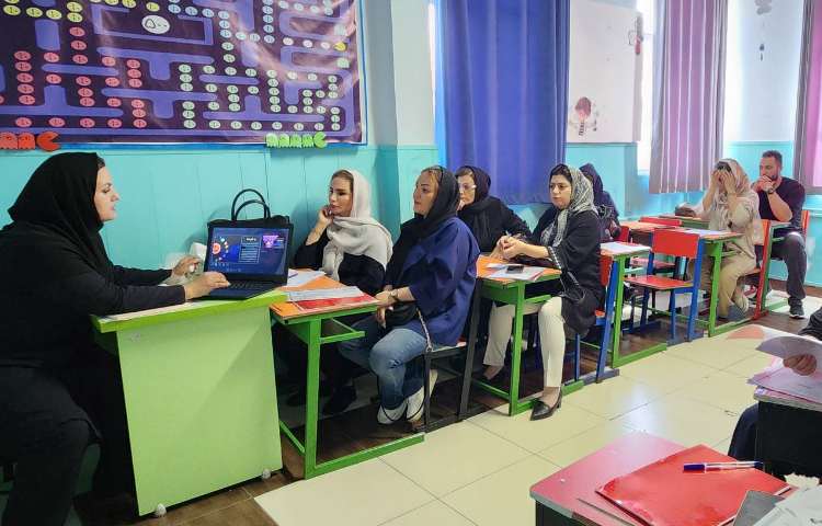 جلسات معارفه ویژه ی پایه های پیش تا سوم با حضور اولیا محترم و آموزگاران گرامی 7