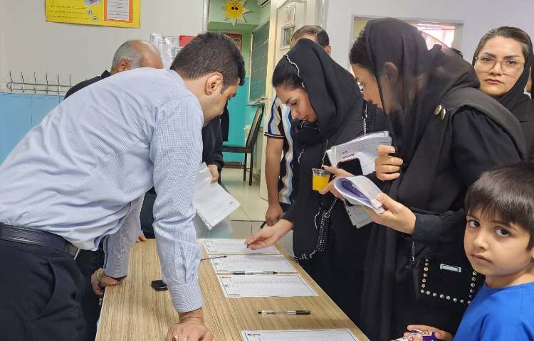 جلسات معارفه ویژه ی پایه های پیش تا سوم با حضور اولیا محترم و آموزگاران گرامی 8