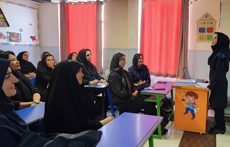 جلسات معارفه ویژه ی پایه های پیش تا سوم با حضور اولیا محترم و آموزگاران گرامی 11