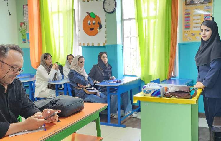 جلسات معارفه ویژه ی پایه های پیش تا سوم با حضور اولیا محترم و آموزگاران گرامی 12