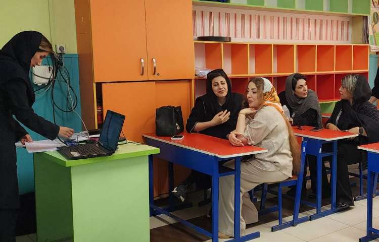 جلسات معارفه ویژه ی پایه های پیش تا سوم با حضور اولیا محترم و آموزگاران گرامی 13