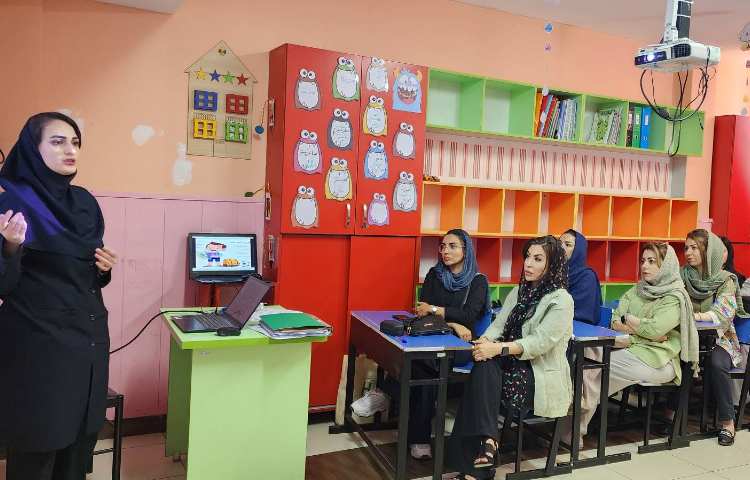 جلسات معارفه ویژه ی پایه های پیش تا سوم با حضور اولیا محترم و آموزگاران گرامی 14