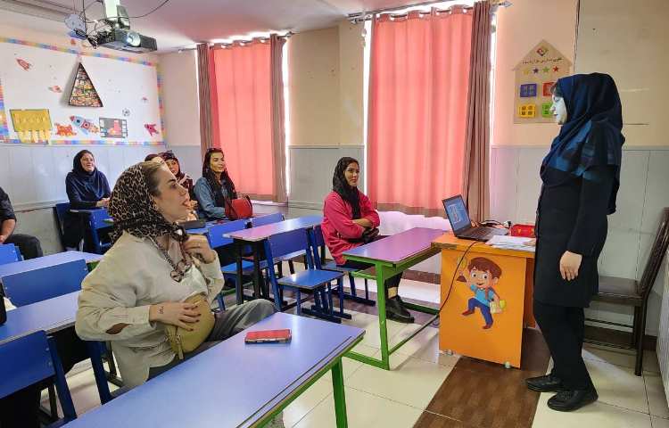 جلسات معارفه ویژه ی پایه های پیش تا سوم با حضور اولیا محترم و آموزگاران گرامی 17