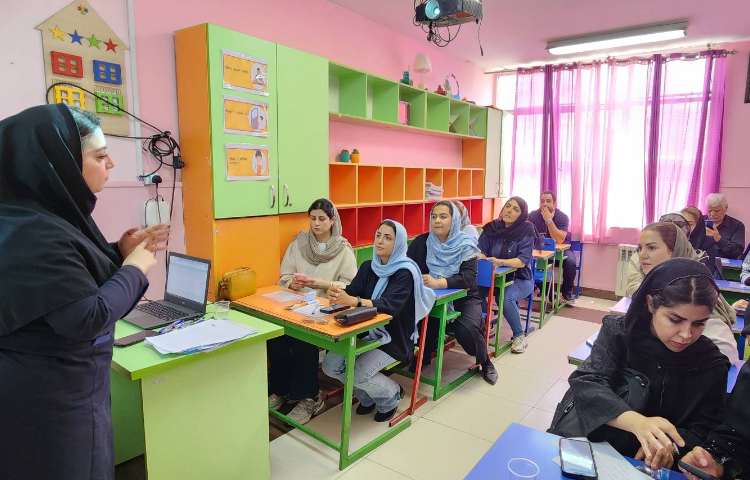 جلسات معارفه ویژه ی پایه های پیش تا سوم با حضور اولیا محترم و آموزگاران گرامی 20