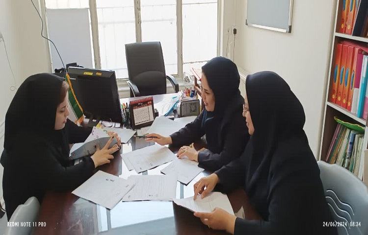 جلسات هم اندیشی با آموزگاران پایه 2