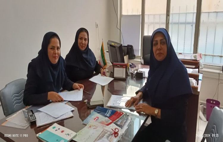 جلسات هم اندیشی با آموزگاران پایه 7