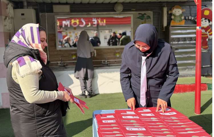 جلسه ارائه کارنامه نیمسال اول و نمایشگاه فعالیت های فوق برنامه 17