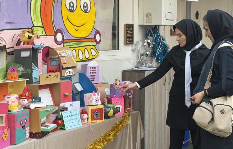 جلسه ارائه کارنامه نیمسال اول و نمایشگاه فعالیت های فوق برنامه 25