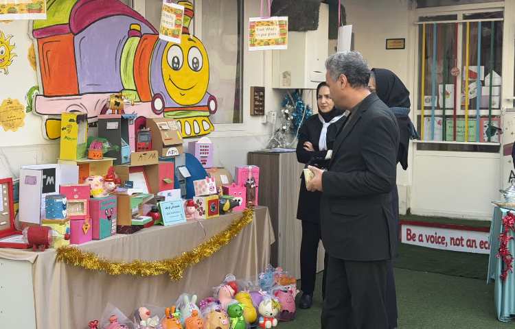 جلسه ارائه کارنامه نیمسال اول و نمایشگاه فعالیت های فوق برنامه 32