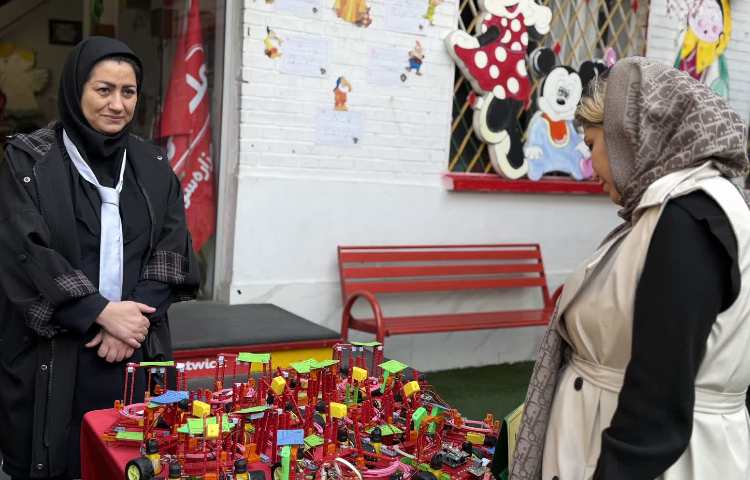 جلسه ارائه کارنامه نیمسال اول و نمایشگاه فعالیت های فوق برنامه 34