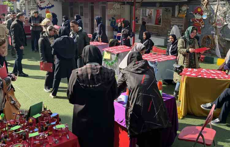 جلسه ارائه کارنامه نیمسال اول و نمایشگاه فعالیت های فوق برنامه 37