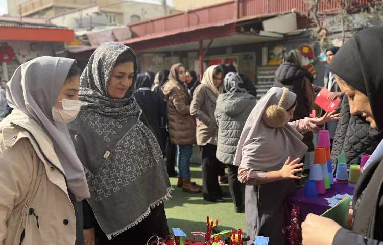 جلسه ارائه کارنامه نیمسال اول و نمایشگاه فعالیت های فوق برنامه 49