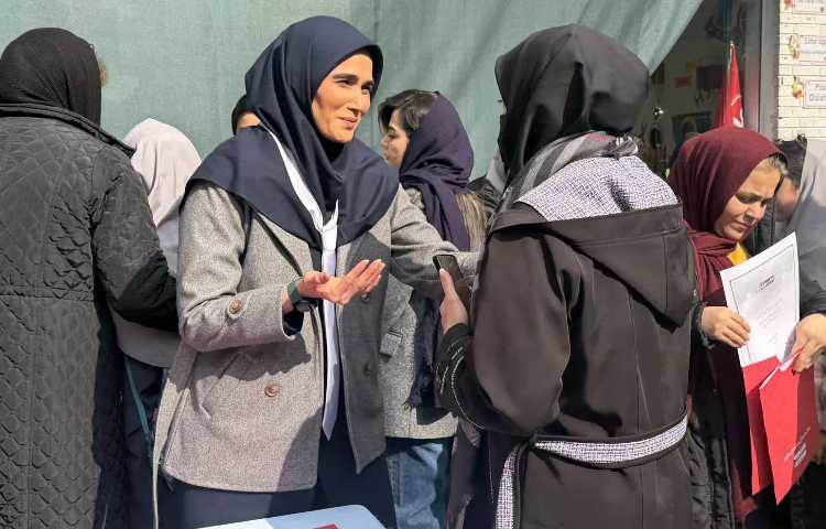 جلسه ارائه کارنامه نیمسال اول و نمایشگاه فعالیت های فوق برنامه 56