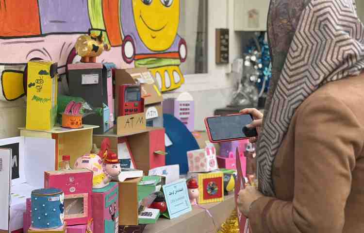 جلسه ارائه کارنامه نیمسال اول و نمایشگاه فعالیت های فوق برنامه 9