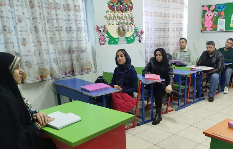 جلسه ارائه گزارش عملکرد آموزش پایه و زبان 1