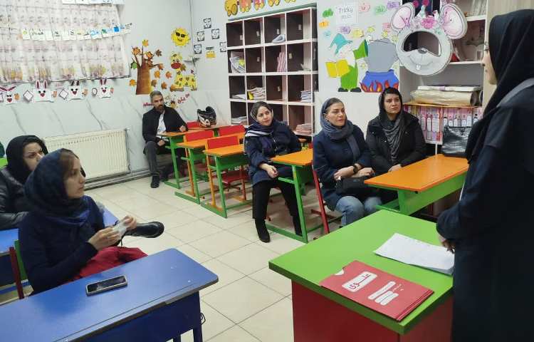 جلسه ارائه گزارش عملکرد آموزش پایه و زبان 7