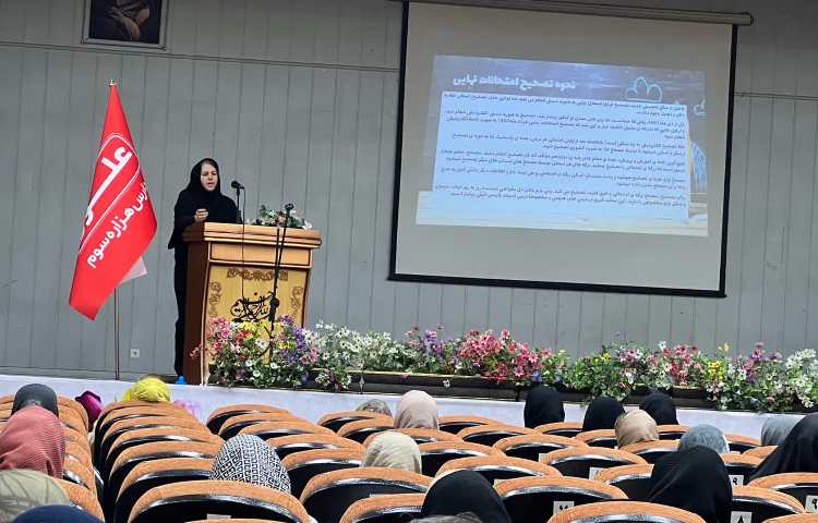 جلسه اهدای کارنامه و بررسی تغییرات کنکور و امتحانات نهایی با حضور مدیریت و مشاورین 1403-1402