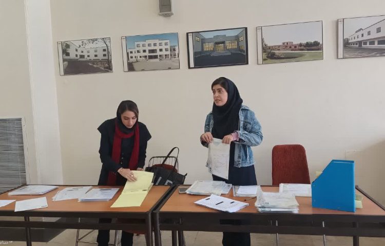 جلسه اهدای کارنامه و بررسی تغییرات کنکور و امتحانات نهایی با حضور مدیریت و مشاورین 1403-1402 3