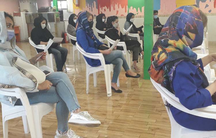 جلسه اولیا دوم دبستان 4