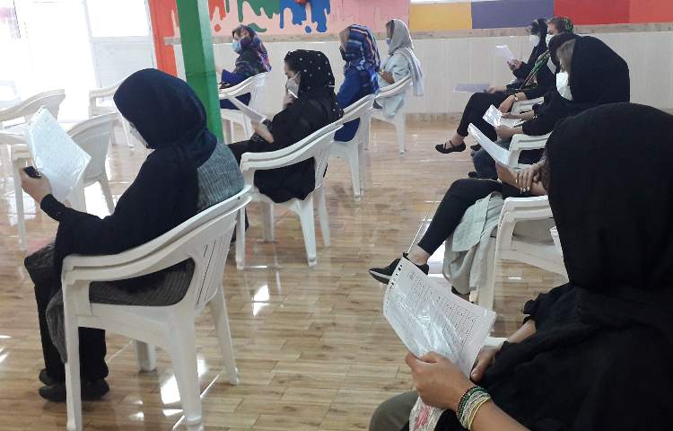 جلسه اولیا دوم دبستان 5