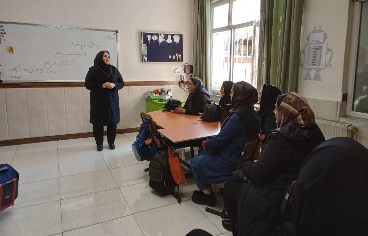 جلسه اولیا و مربیان ( معارفه ) 4