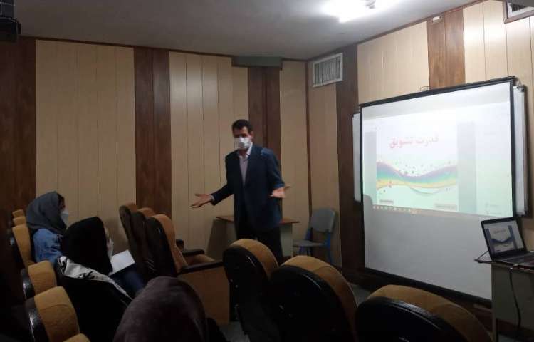 جلسه اولیا پایه دهم و یازدهم و ارائه کارنامه 3