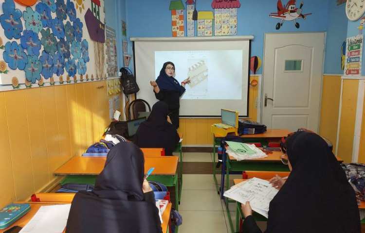 جلسه ایده پردازی گروه زبان 2